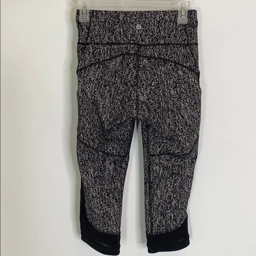 Lululemon Hi-Rise Fit Physique Crop Leggings Size 4